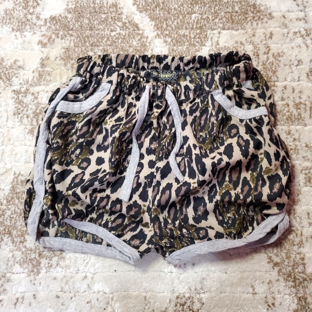 🍒2/$22 Cheetah Chill Shorts